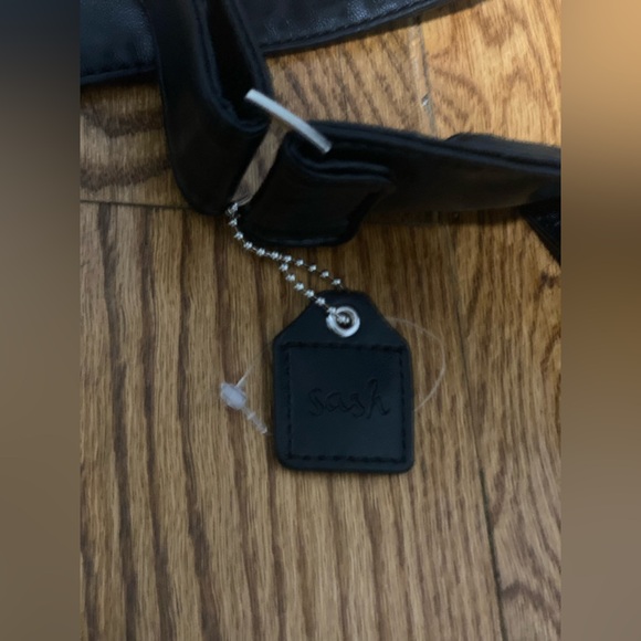 Elegant Black Shoulder Bag for Women - Picture 6 of 7